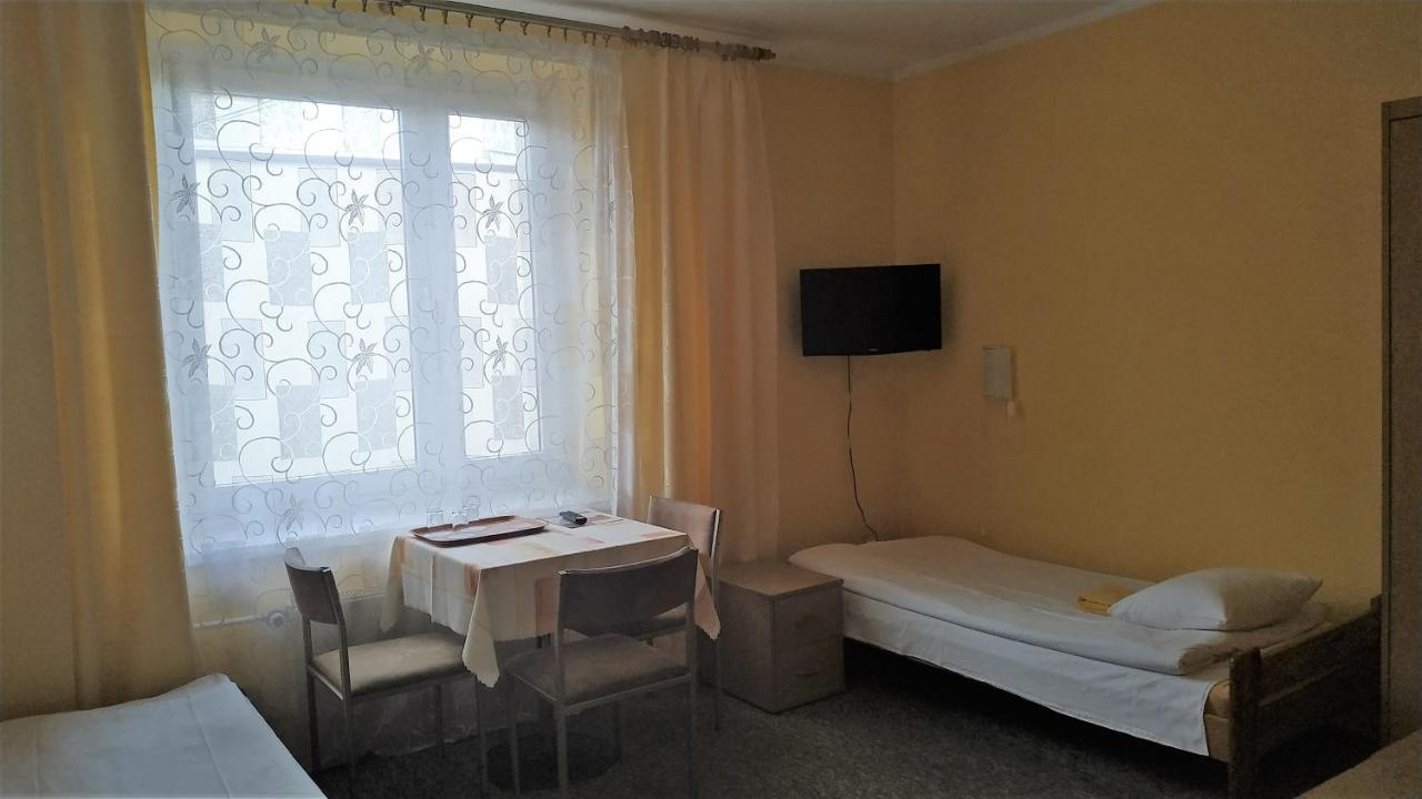 Hotel Eden 24H Жешув Экстерьер фото