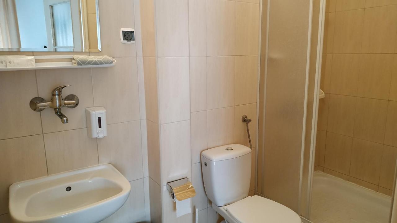 Hotel Eden 24H Жешув Экстерьер фото