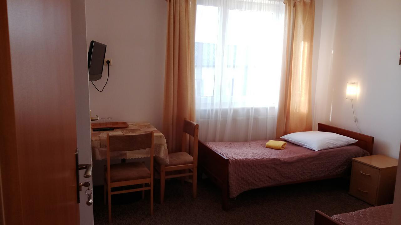 Hotel Eden 24H Жешув Экстерьер фото